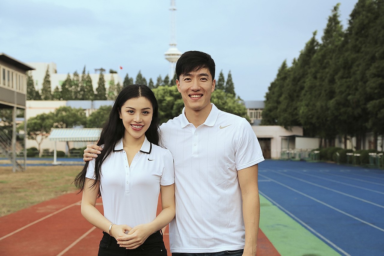 好久没法东西把去年给刘翔葛天做的订婚照给大家看看吧,完整版的