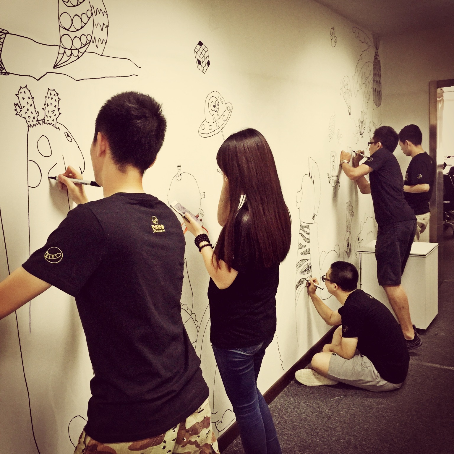 一面白墙 给自己一次逃离平庸世界的机会|插画|涂鸦/潮流|明江 - 原创