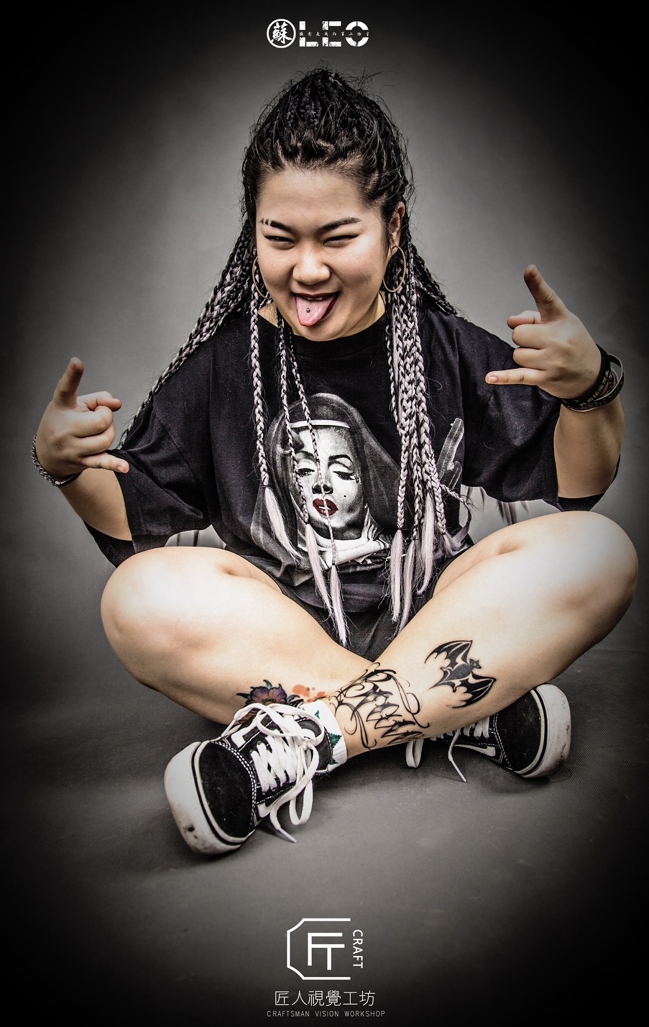 纹身的女调酒师