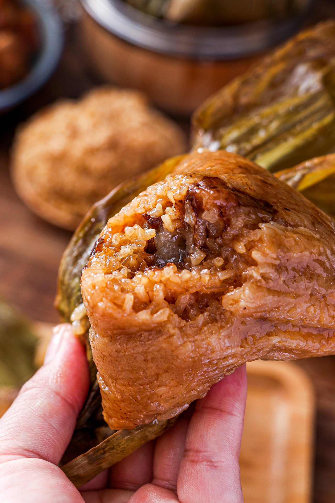 闽南福建烧肉粽粽子 传统新鲜蛋黄烧肉粽鲍鱼海鲜粽子