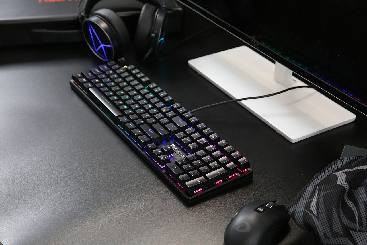 达尔优游戏机械RGB键盘