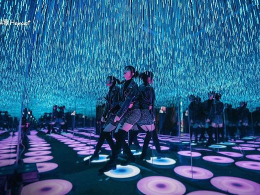 小孩子才分对错，成年人只看利弊