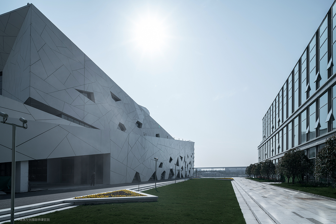余杭大剧院（图ZMTUwMDg1Mzcy） - 环境/建筑摄影 - 站酷设计师摄影师潘钦锐原创素材 - 站酷ZCOOL