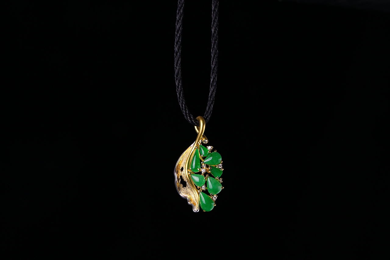 【蚂蚁创意镶嵌】      18K金镶嵌翡翠  《枯叶逢春》