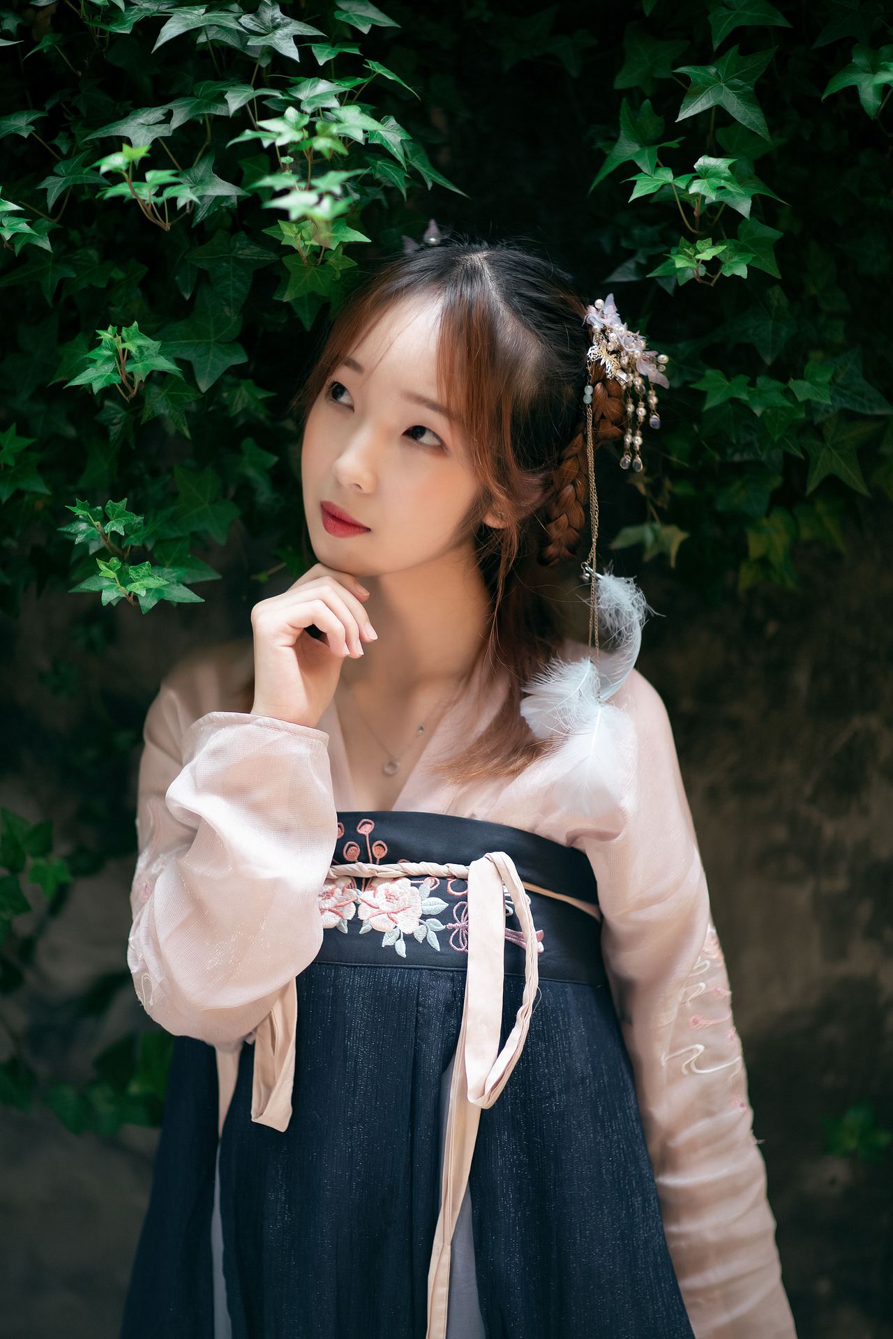汉服小姐姐（图ZMjA4MzI2NjA0） - 人像摄影 - 站酷设计师比间绘影原创素材 - 站酷ZCOOL