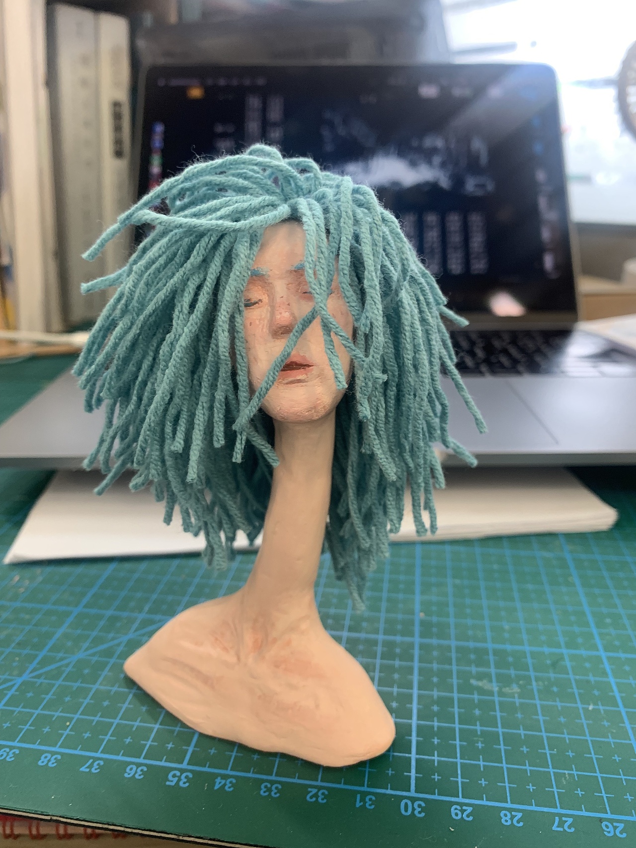 【闭眼系列】石塑黏土手工娃娃毛线植发可玩头发（图ZMjc0NzU3MjUy） - 工艺品设计 - 站酷设计师helinghug原创素材 - 站酷ZCOOL