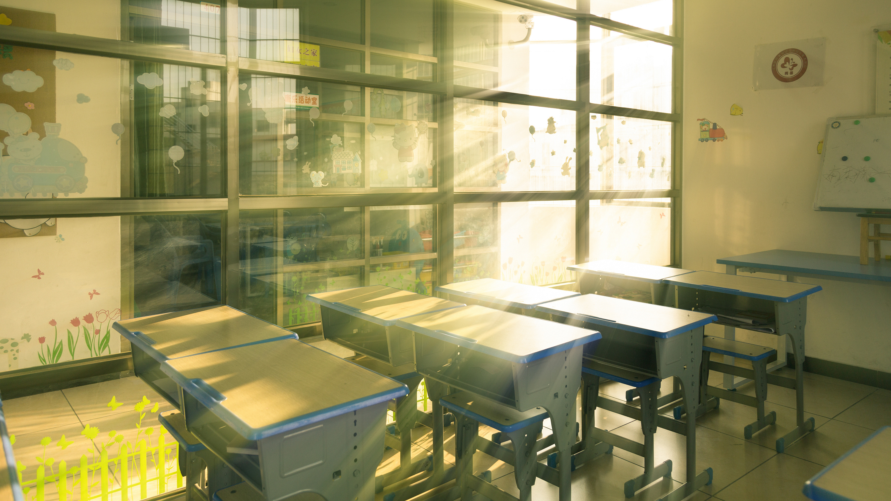 当夕阳撒进课室