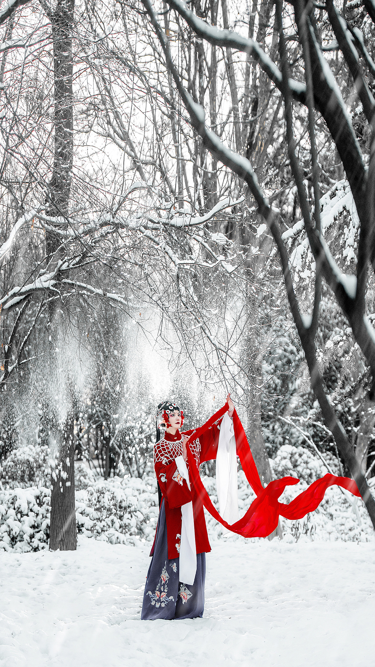 我本戏子无情胜有情, 怎配你的青梅煮酒笔墨丹青