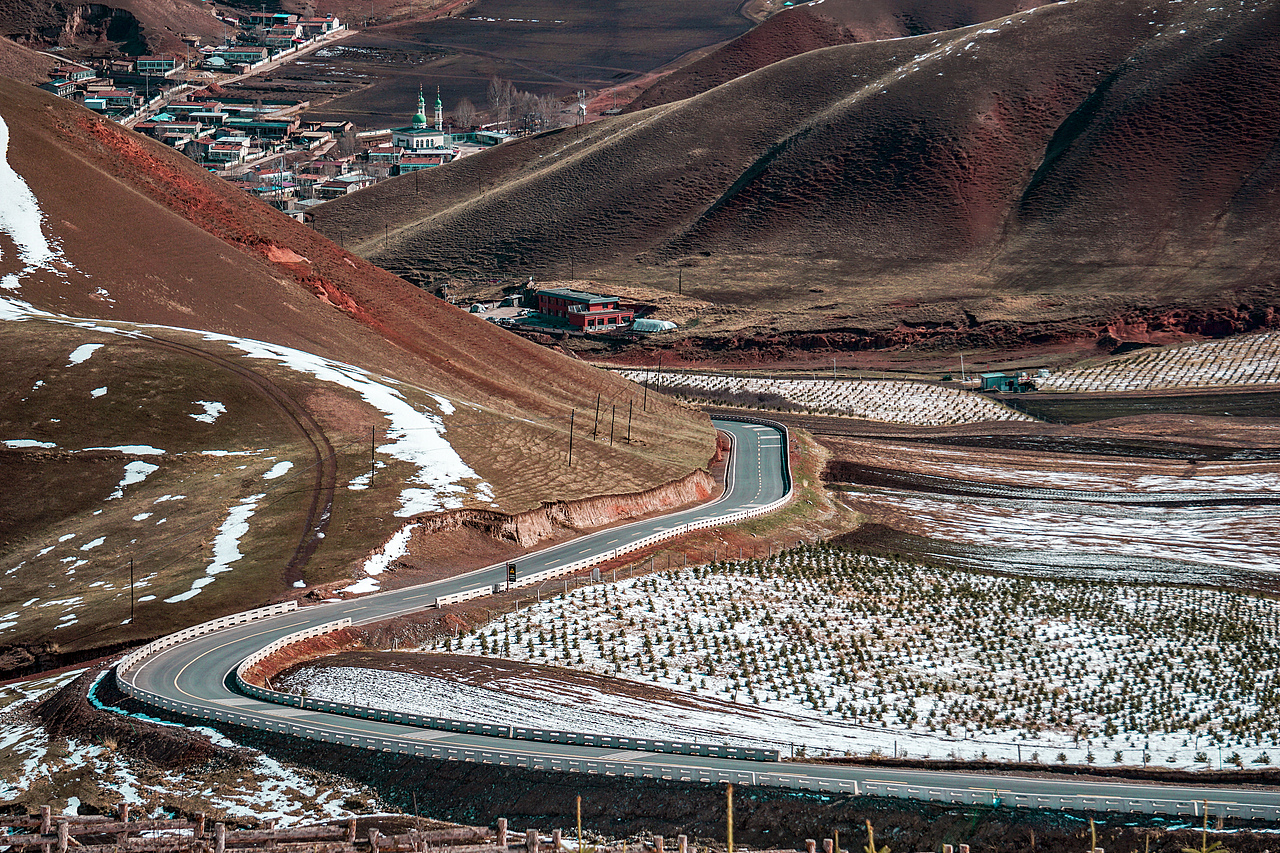 哪里的景色最美？答案在路上。