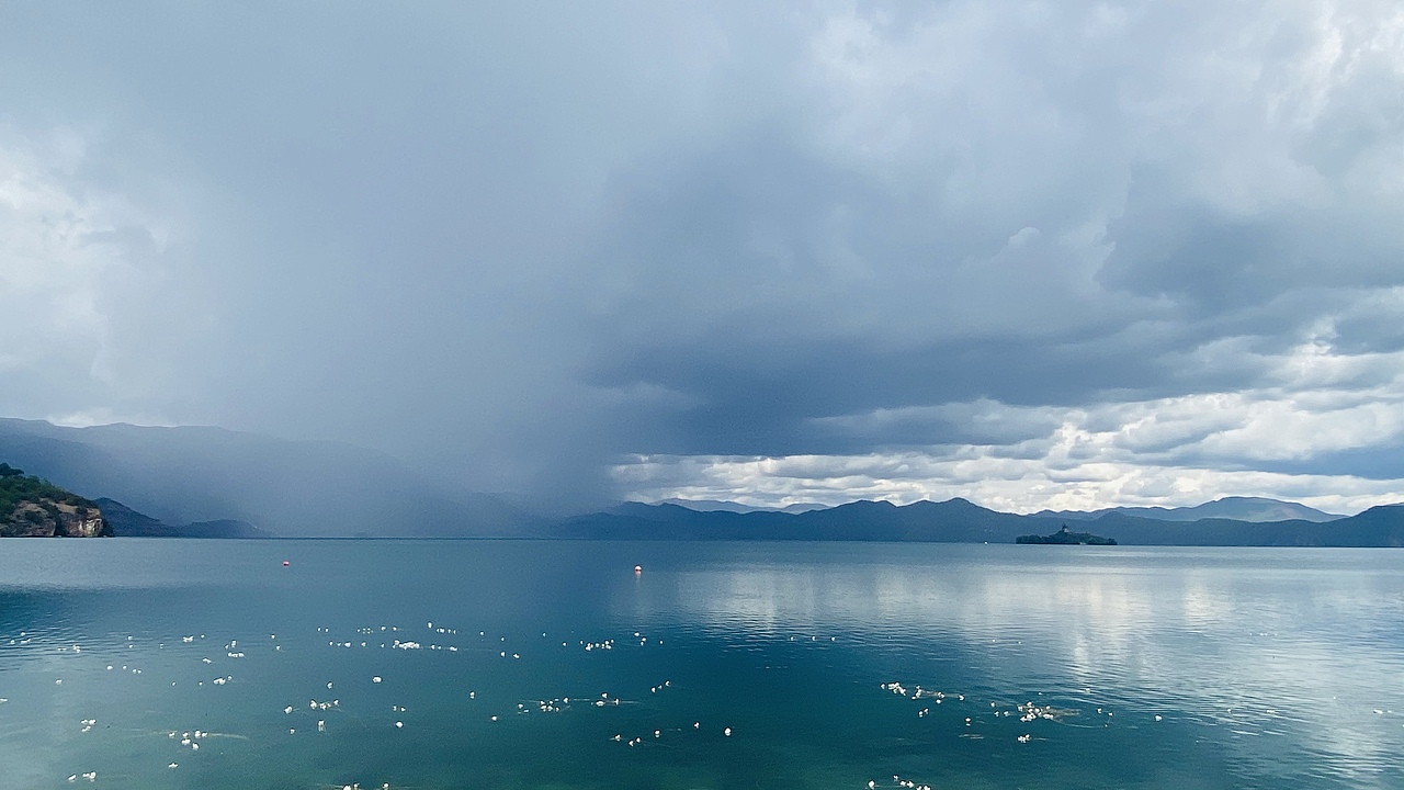 一组泸沽湖的风景照片