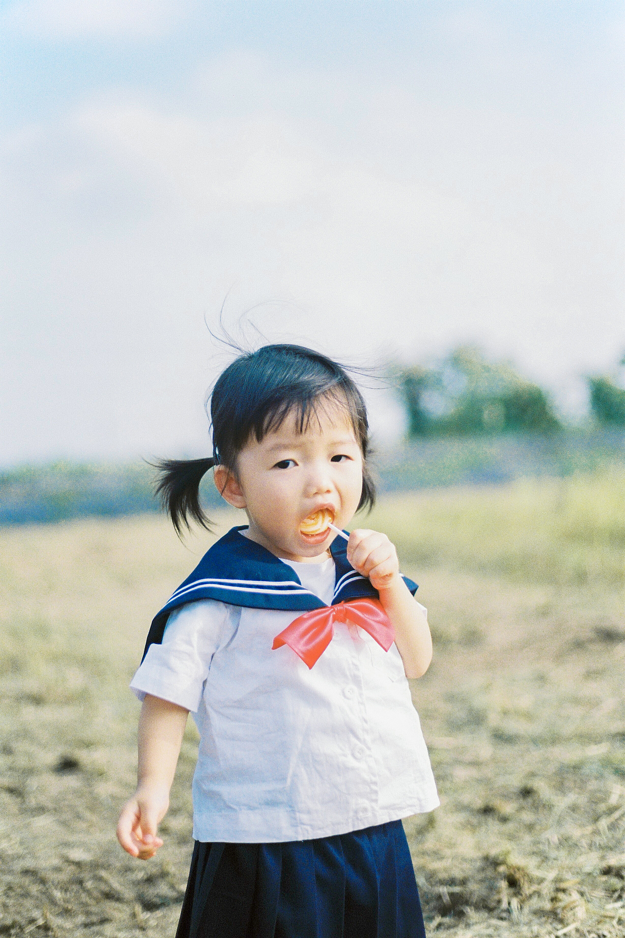 媽媽，我們抓蝴蝶去（圖ZMjQ1MzM2ODEy） - 人像攝影 - 站酷設(shè)計(jì)師川楓鈴木原創(chuàng)素材 - 站酷ZCOOL