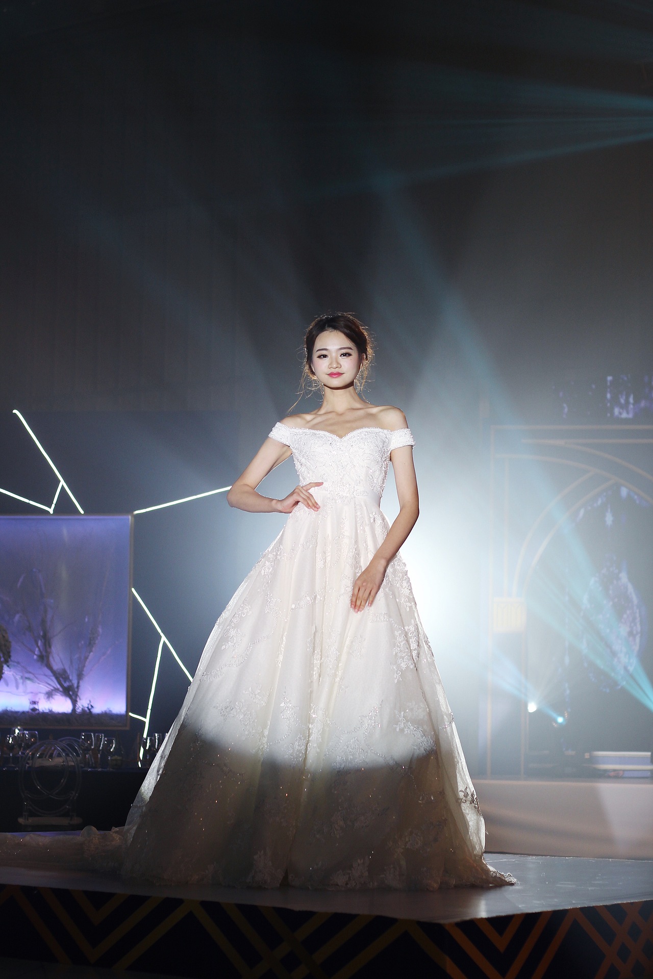 婚纱展（图ZNDQ3MDI2ODg=） - 人像摄影 - 站酷设计师易易易易易5原创素材 - 站酷ZCOOL