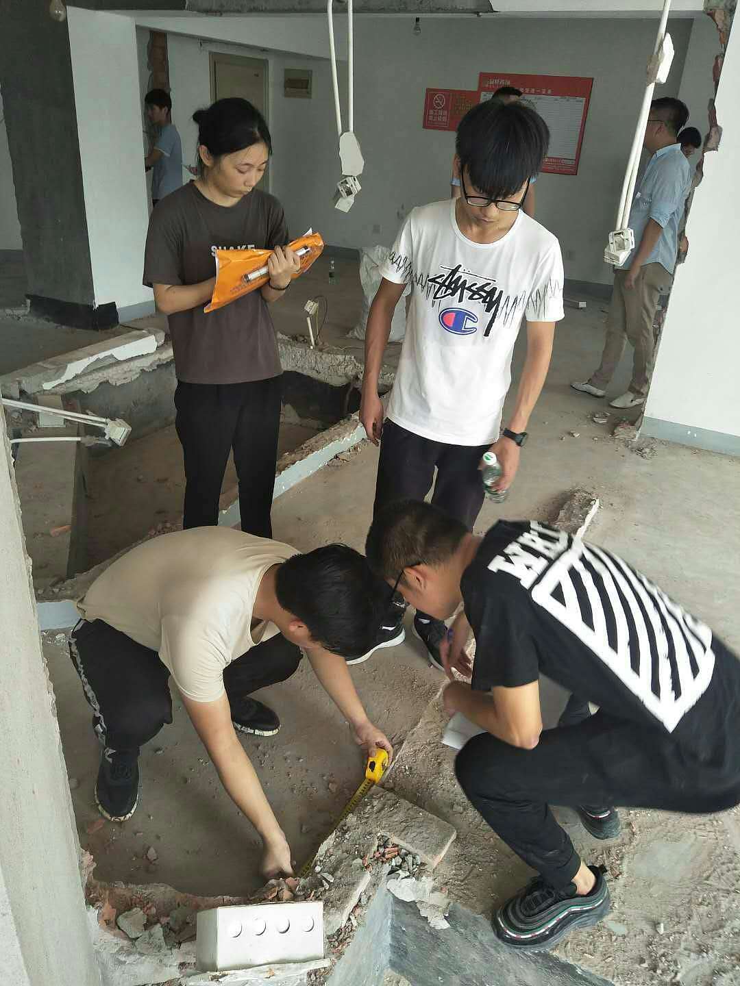 38°高温,带学生去工地量房,做设计我们是认真的.