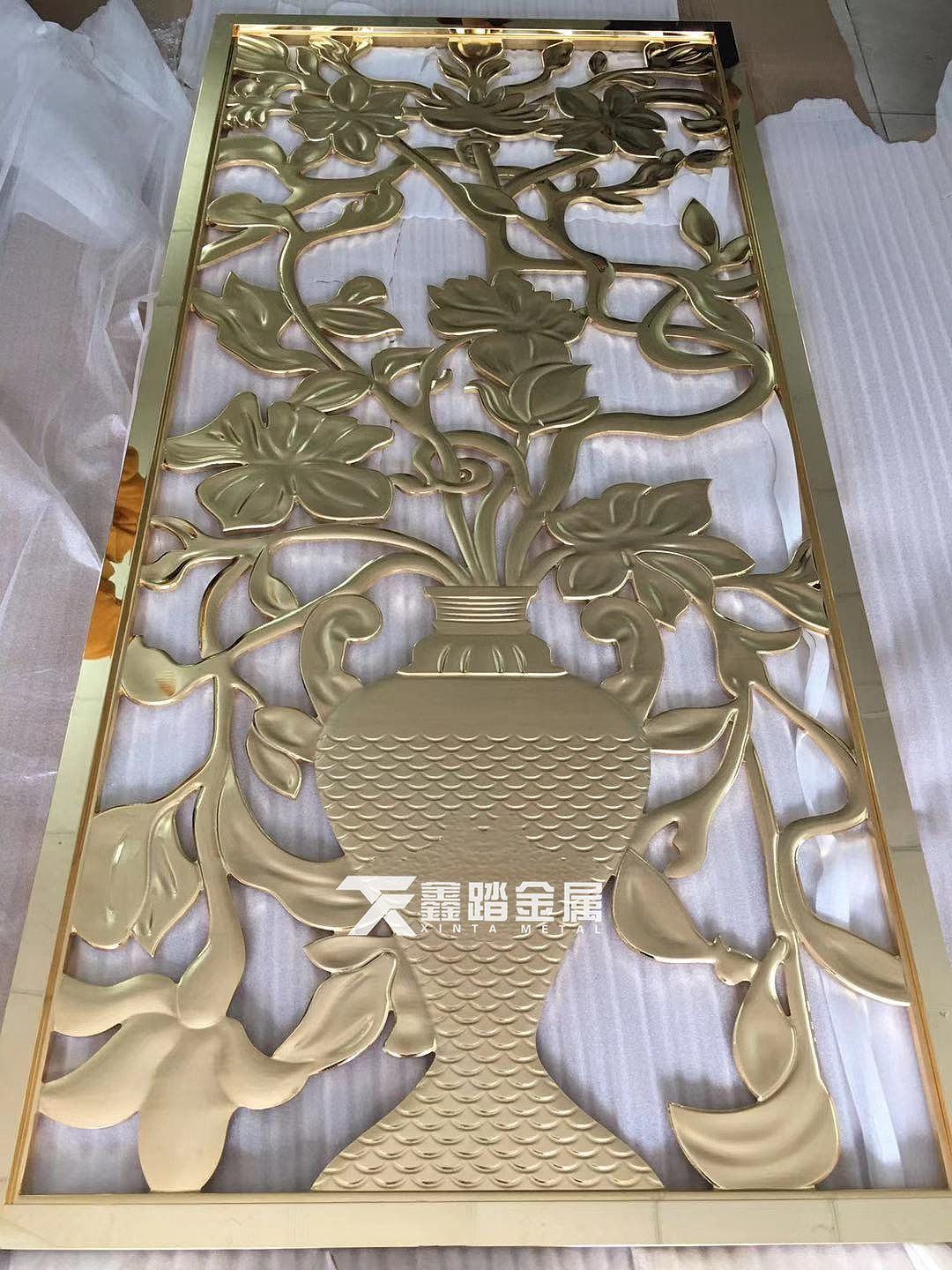 别墅镜面K金铝板镂空浮雕屏风