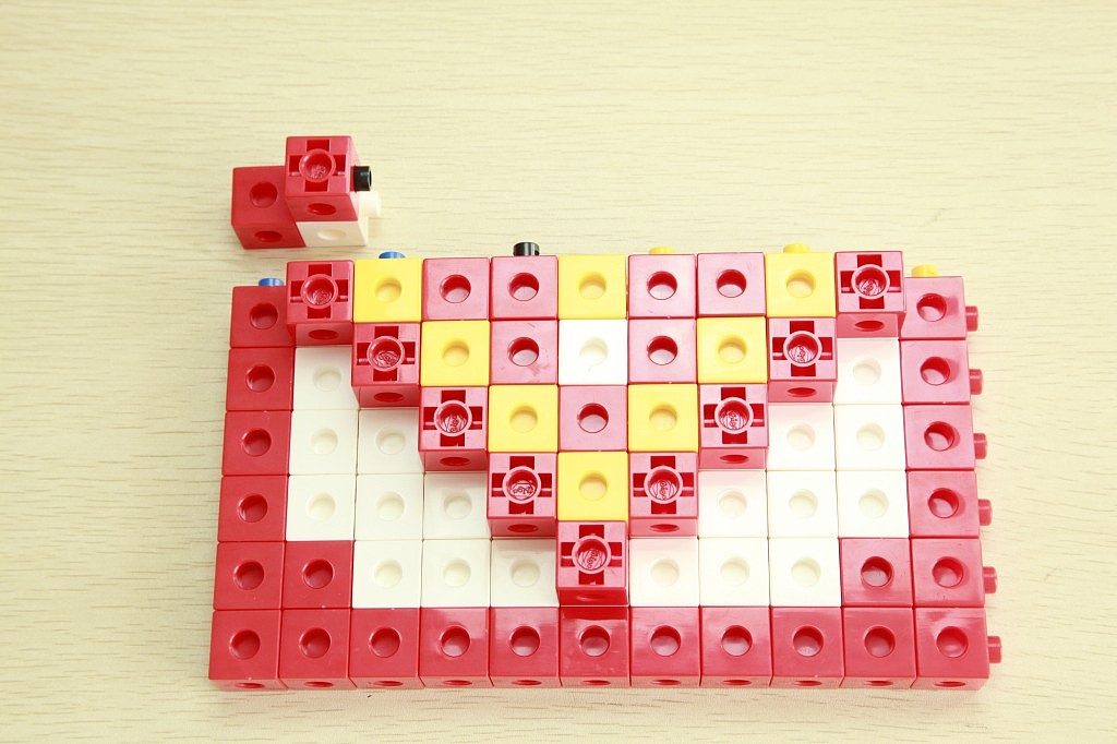 一款简单的玩具组装定格动画制作。