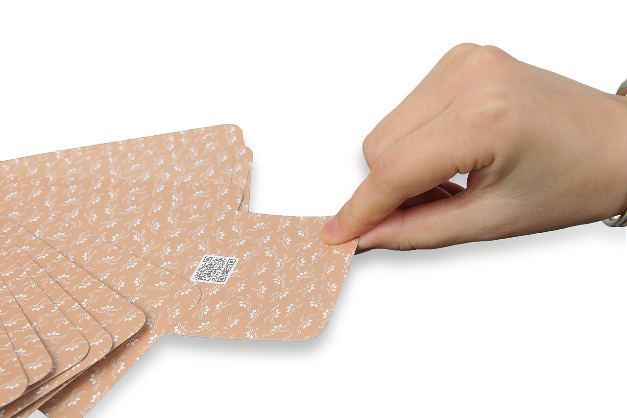 尺寸:70X185mm,更符合人机工程学,便于抽取。