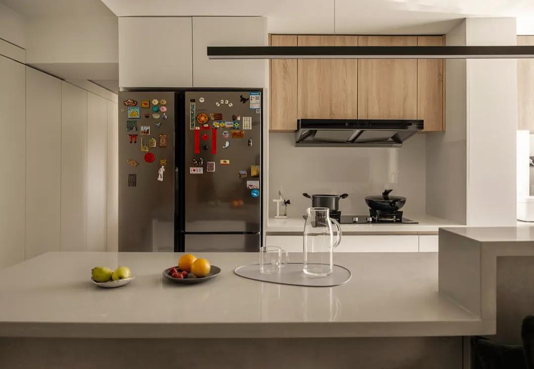 二人一猫,古典家具与现代风格交织的诗意栖居之所