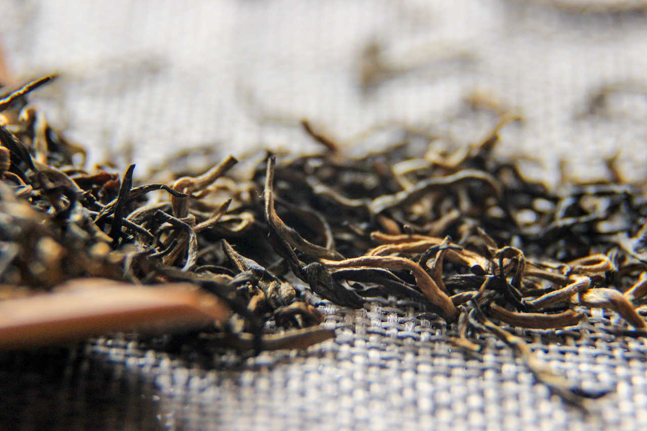 静物摄影-金骏眉 正山小种 黄山毛峰 西湖龙井茶（图ZMTIxNDMwNDA4） - 产品摄影 - 站酷设计师Kir_基尔原创素材 - 站酷ZCOOL