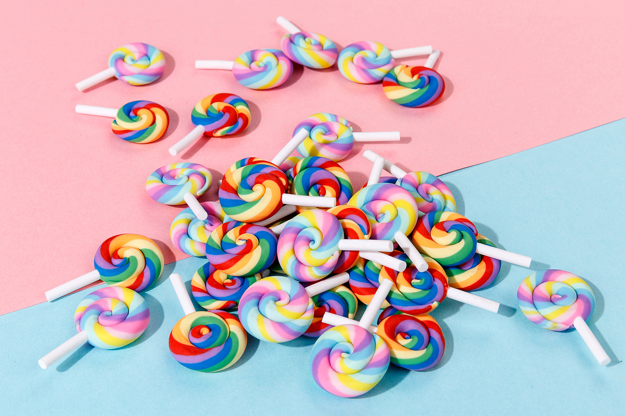 彩虹棒棒糖 美食拍摄道具 ins静物网红糖果拍照道具（图ZMTg3OTc3NDUy） - 产品摄影 - 站酷设计师网红拍照道具搭配原创素材 - 站酷ZCOOL