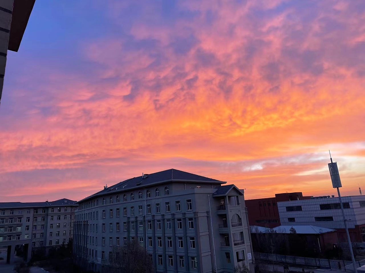 夕阳与天空的邂逅（图ZMjk3MzQwNzA4） - 风光摄影 - 站酷设计师00凱00原创素材 - 站酷ZCOOL