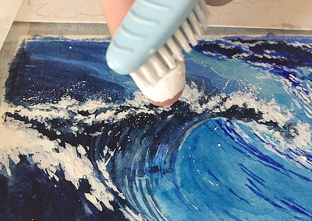 然后对着浪花溅起的部分,集中喷洒