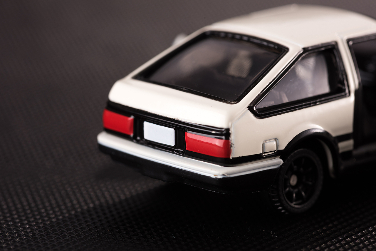 86再快，也追不上宝马车里的夏树（图ZMTUxNDE4NDY0） - 产品摄影 - 站酷设计师快门小哥原创素材 - 站酷ZCOOL