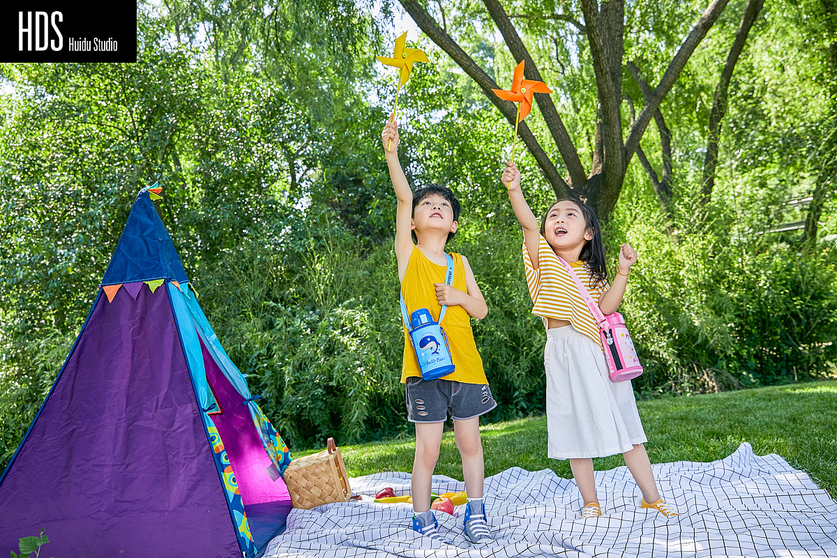 儿童水壶外景模特拍摄（图ZMTYxNDE5MDg0） - 人像摄影 - 站酷设计师HDS灰度电商原创素材 - 站酷ZCOOL
