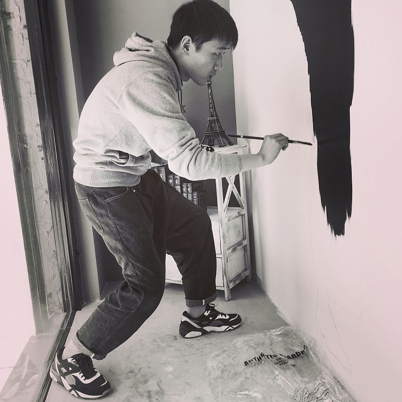 手工服装和墙绘艺术相结合,碰撞出不一样的火花。