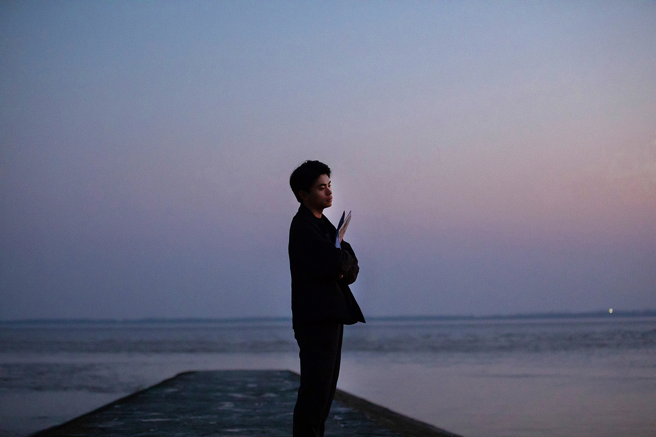 在黄昏前到达丨