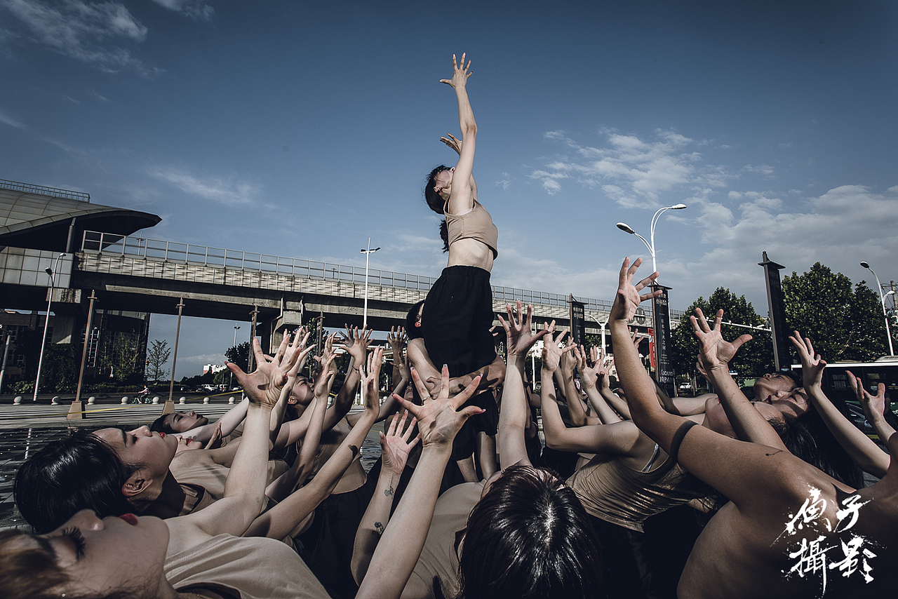 鱼子记录.2021.07.24，环境舞蹈——《在水与火之间》（图ZMjY1MzQ2MDQw） - 时尚/艺术摄影 - 站酷设计师鱼子yuzi原创素材 - 站酷ZCOOL