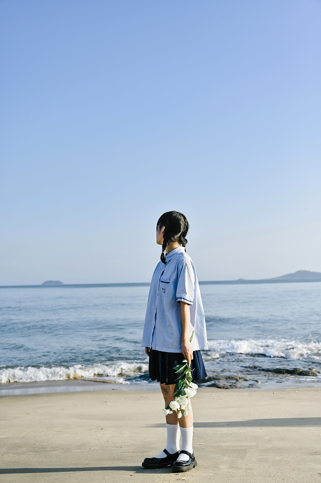 望着天空,我想起花瓣试着掉落