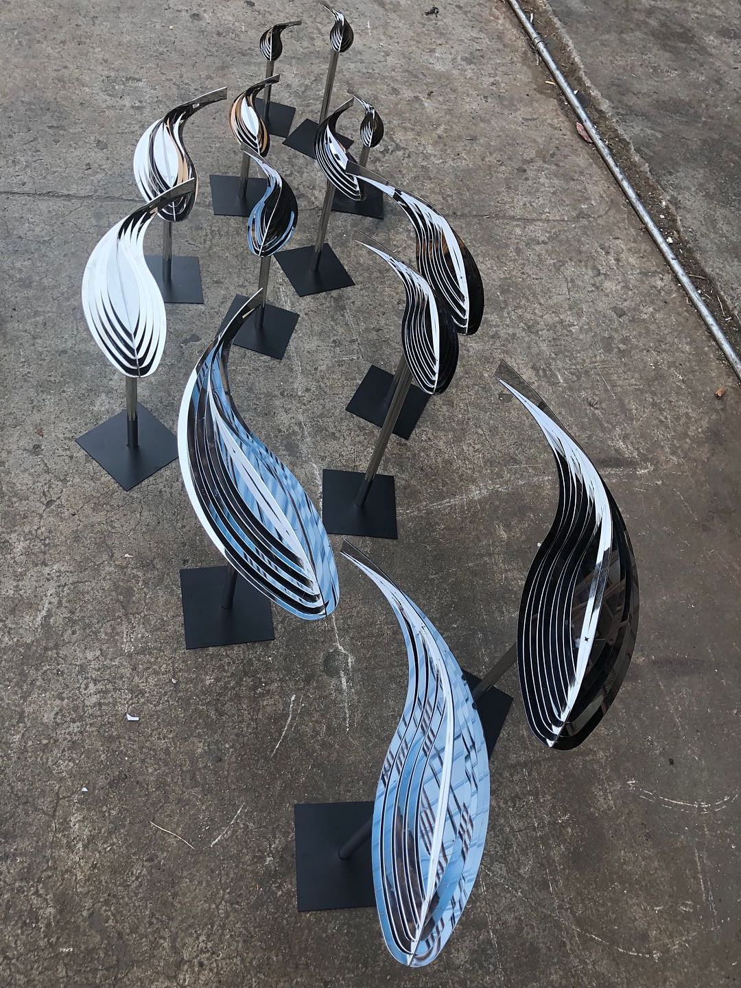 不锈钢鱼群雕塑 不锈钢鱼类景观小品雕塑 如何存在?