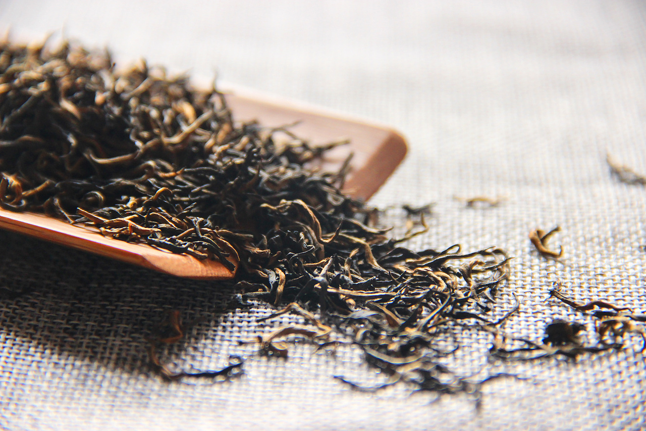 静物摄影-金骏眉 正山小种 黄山毛峰 西湖龙井茶（图ZMTIxNDMwMjI4） - 产品摄影 - 站酷设计师Kir_基尔原创素材 - 站酷ZCOOL
