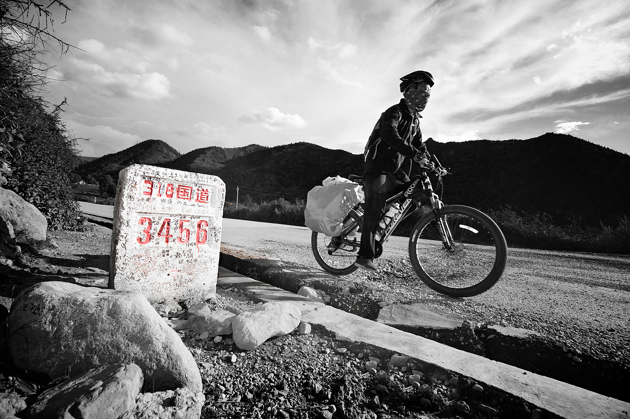 洛克兄弟川藏G318毕业骑行西藏元素羊湖玛尼珠峰大本营