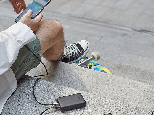 UGREEN移动电源户外使用