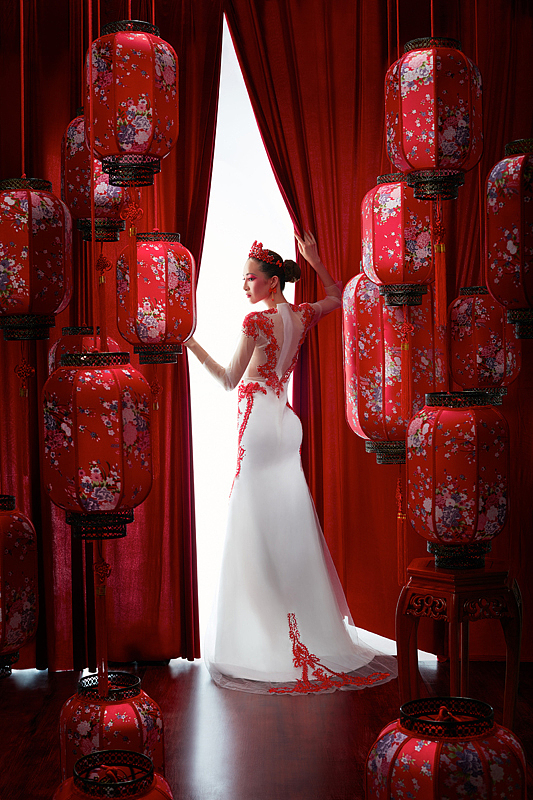 寂寞宫廷灯辉影