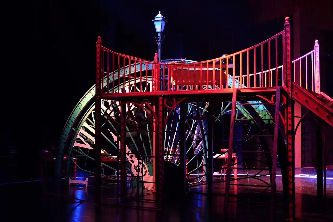 某舞台布景设计