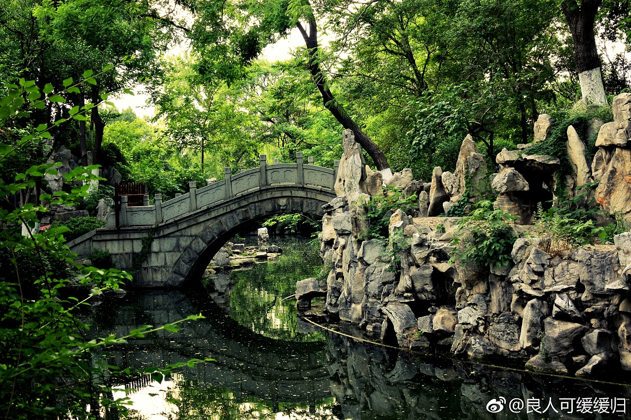 【携程攻略】北京珍珠泉景点,景区位于四海镇珍珠泉乡，是一个集山、泉、花海于一体的景点。景点是…