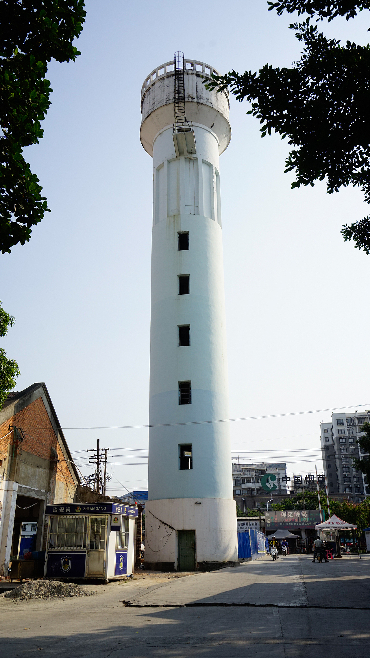 MTS涂鸦团队-如何将一座33米高的水塔变成知名地标建筑（图ZMjE4OTYzMzQw） - 艺术插画 - 站酷设计师MTS_GRAPHIC原创素材 - 站酷ZCOOL