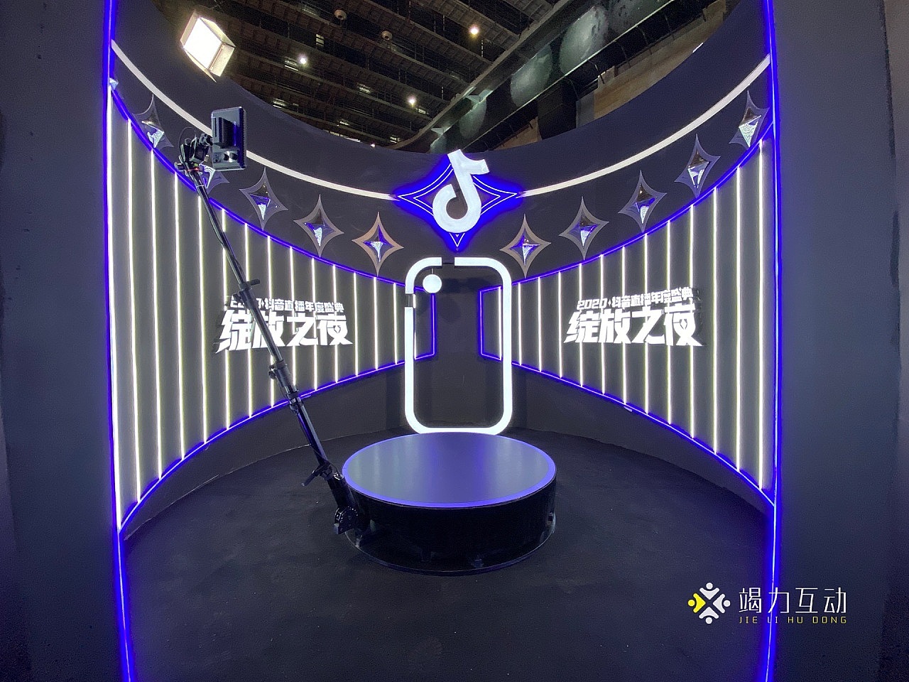 360度环绕拍摄,高清创意视频,绽放您的美_竭力15726680945-站酷zcool