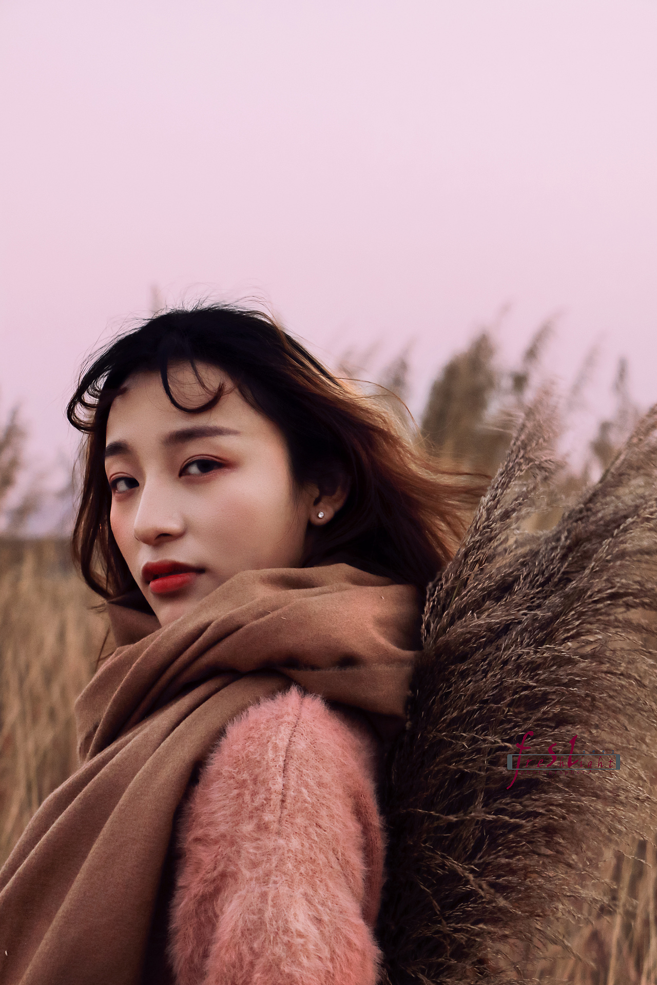 黄昏芦苇（图ZMTE3Nzc1MTY0） - 人像摄影 - 站酷设计师f石头原创素材 - 站酷ZCOOL