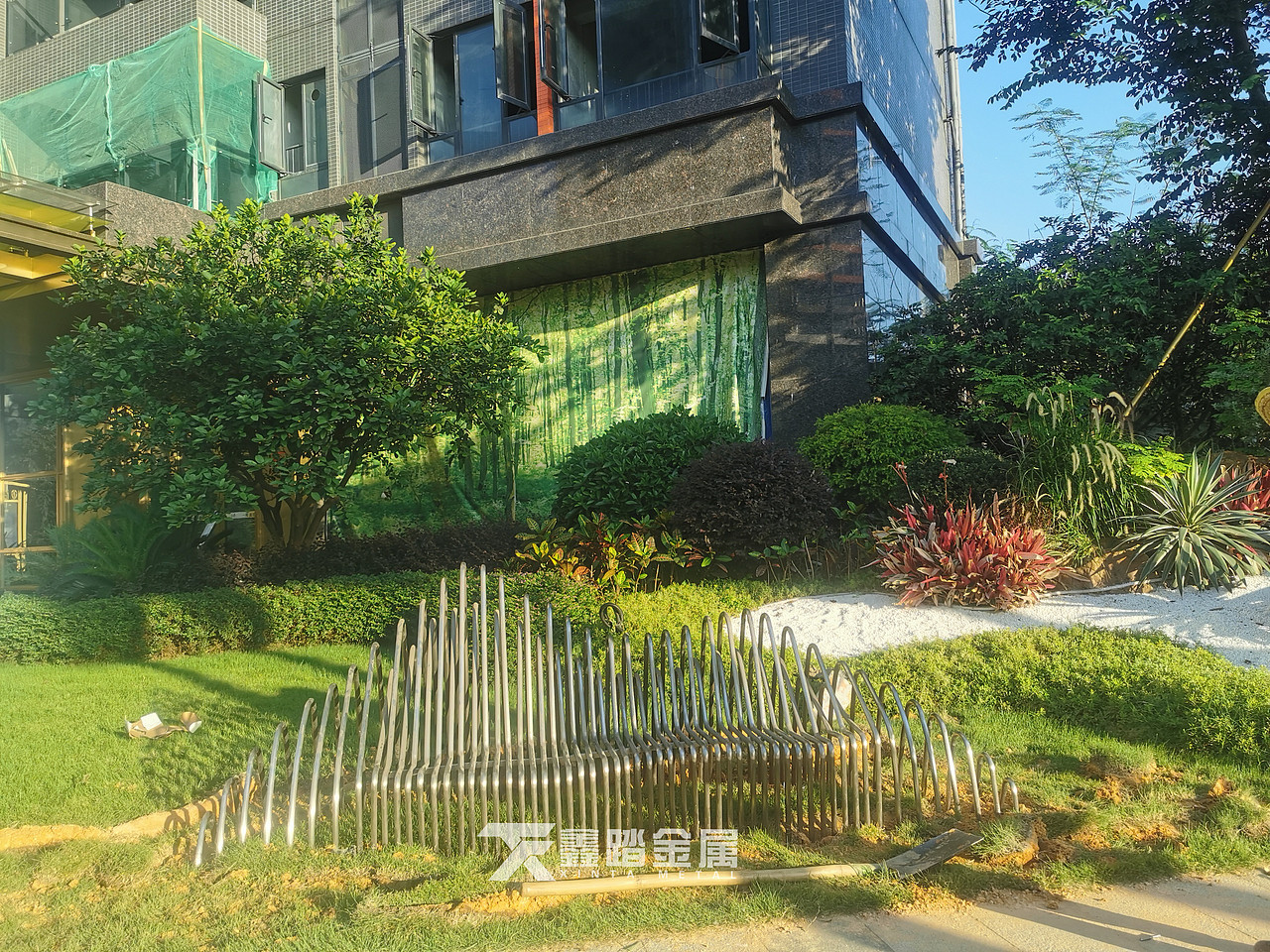 定做不锈钢圆管弯弧人物雕塑 不锈钢圆管焊接造型摆件