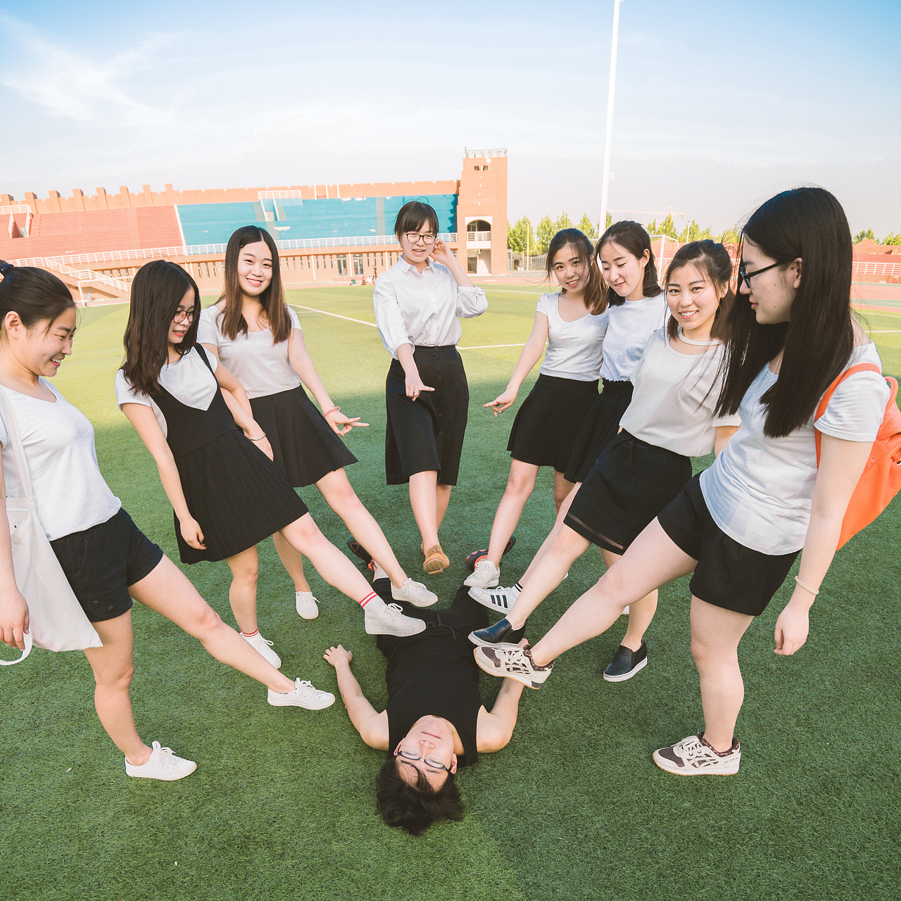 河北工业大学城市学院 工设C122班 毕业照(图ZNDk0NDM4NTY=) - 人像摄影 - 站酷设计师班狛原创素材 - 站酷ZCOOL