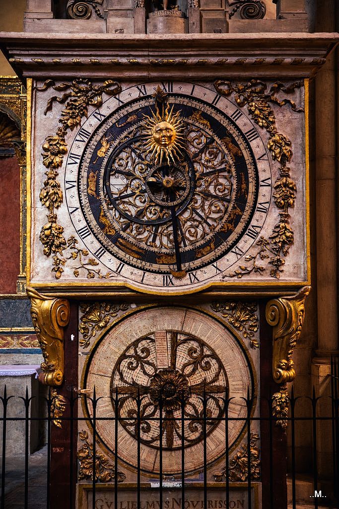 【里昂圣让主教堂】少见的天文钟(吧?)嗯,让我想起了布拉格