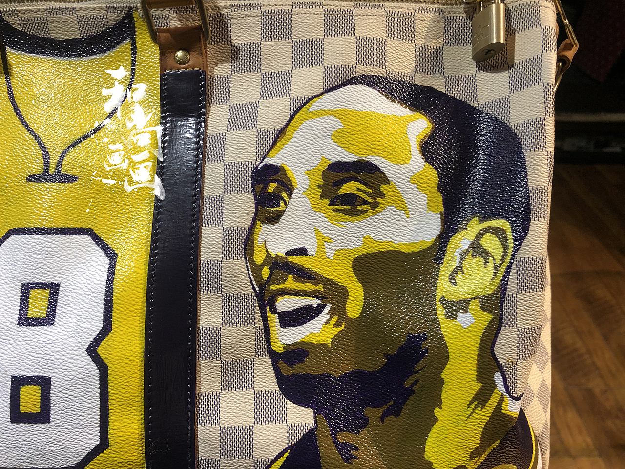 LV包上纯手工彩绘 科比（图ZMTk5OTg4MTYw） - 手办/模玩 - 站酷设计师和尚画画8585原创素材 - 站酷ZCOOL