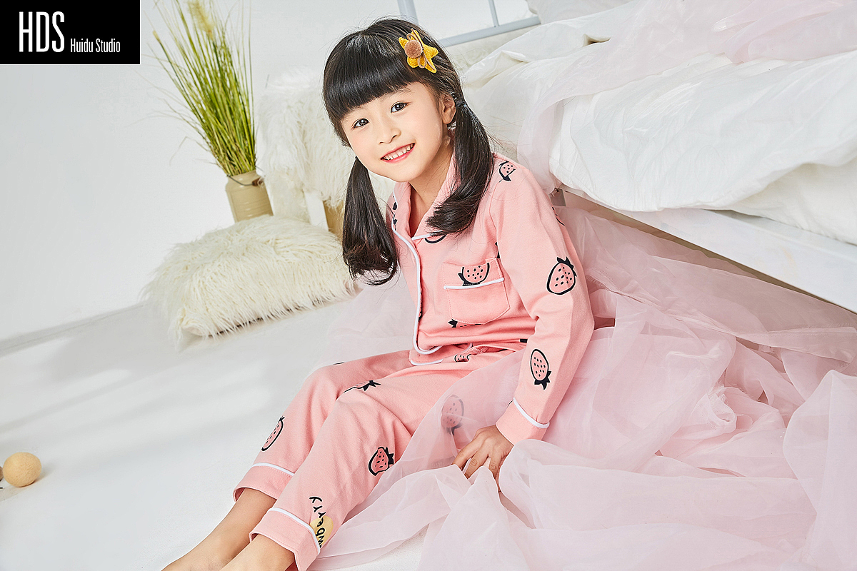 儿童小女孩童装模特家居服室内布景拍摄