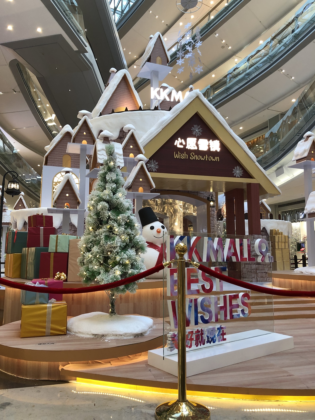 商场夜景圣诞树温馨装扮高清图片下载-正版图片500194776-摄图网