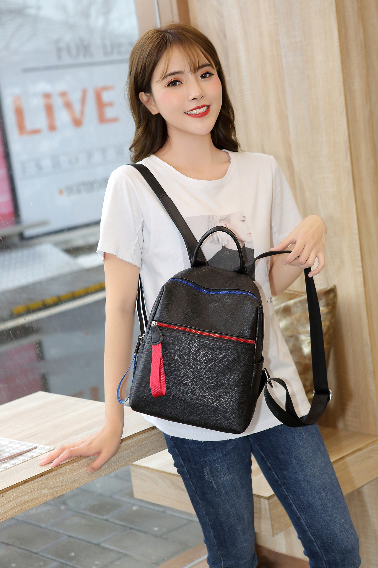 包包网拍 女包拍照 休闲双肩背包拍摄 模特摄影