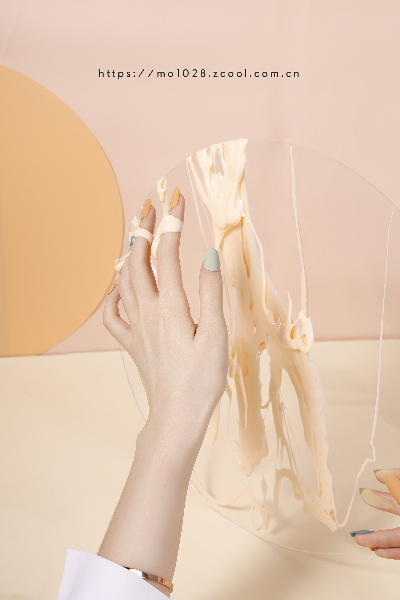 5月份拍摄的手部模特海报<指 尖 渴 望>