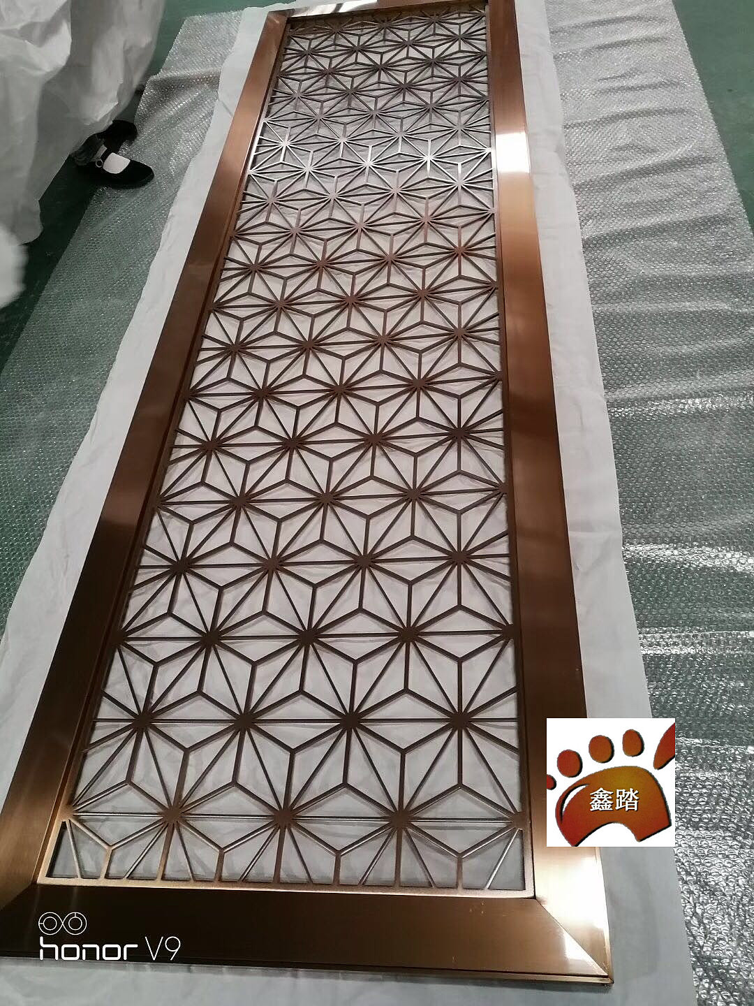 售楼中心室内工装不锈钢屏风隔断精美案例